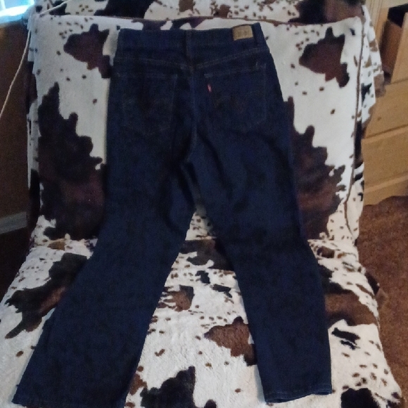 Levi's Blue Boot Cut Jeans with Iconic Design - Picture 6 of 7